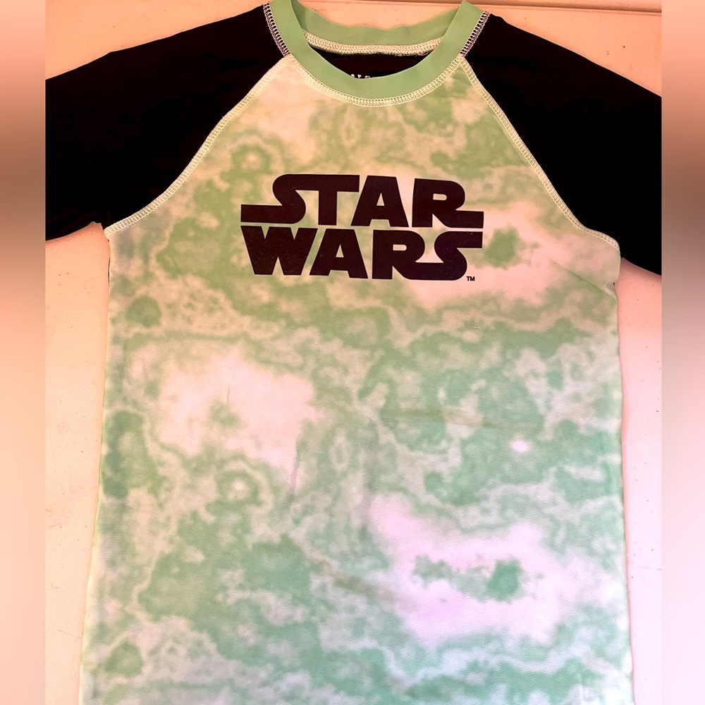 Star Wars Boys’ Size Large Short Sleeve Rashguard Swim Sun Shirt Green SPF 50